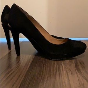 Cabin Klein Paulette pumps approx 3” heel